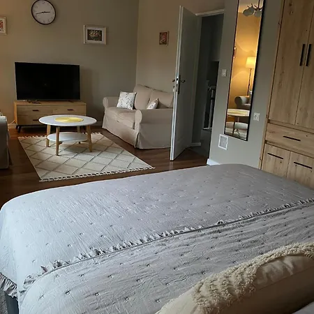 Nad Jeziorem Bed & Breakfast *