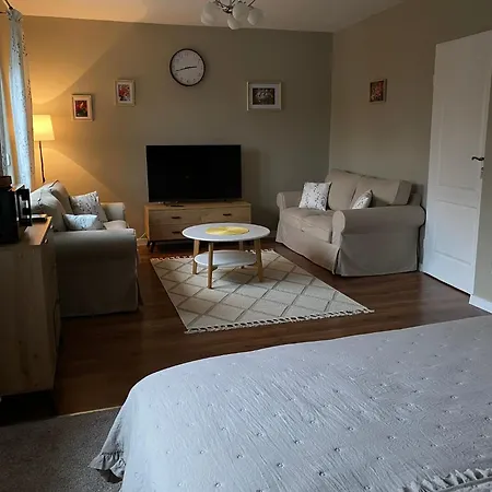 Nad Jeziorem Bed & Breakfast *