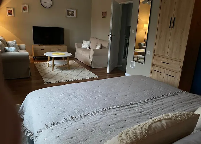 Nad Jeziorem Bed & Breakfast *