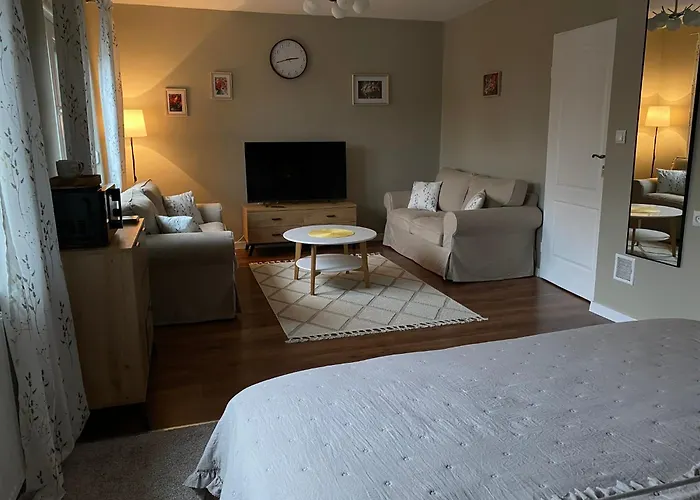 Nad Jeziorem Bed & Breakfast *